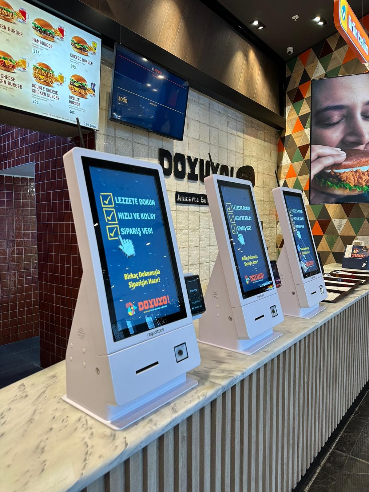 Doyuyo Kiosk Kurulumu — Tezgah Üstü Dörtlü Sipariş Noktası