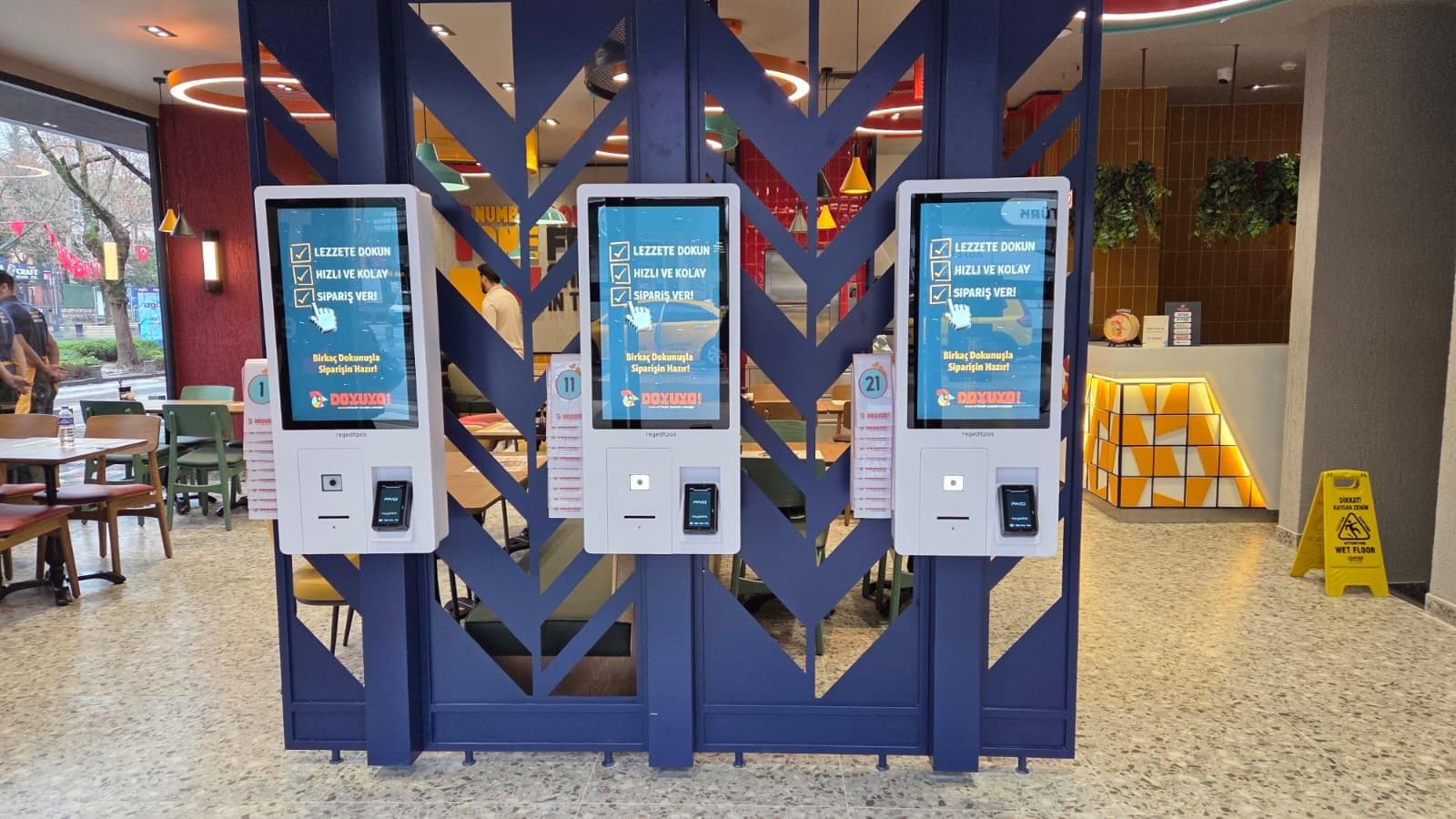 Doyuyo Kiosk Kurulumu — 3'lü Self-Servis Sipariş Noktası